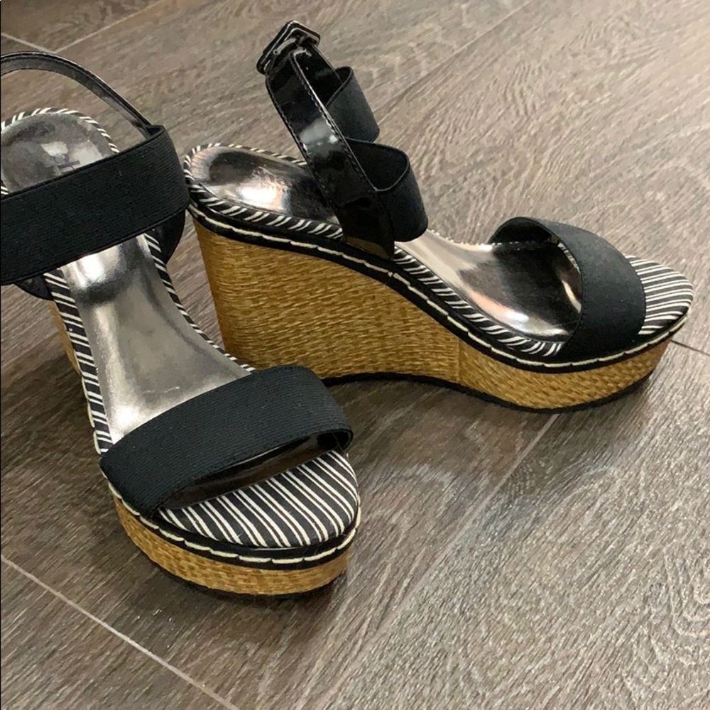 NWOT// CHARLES by Charles David wedges